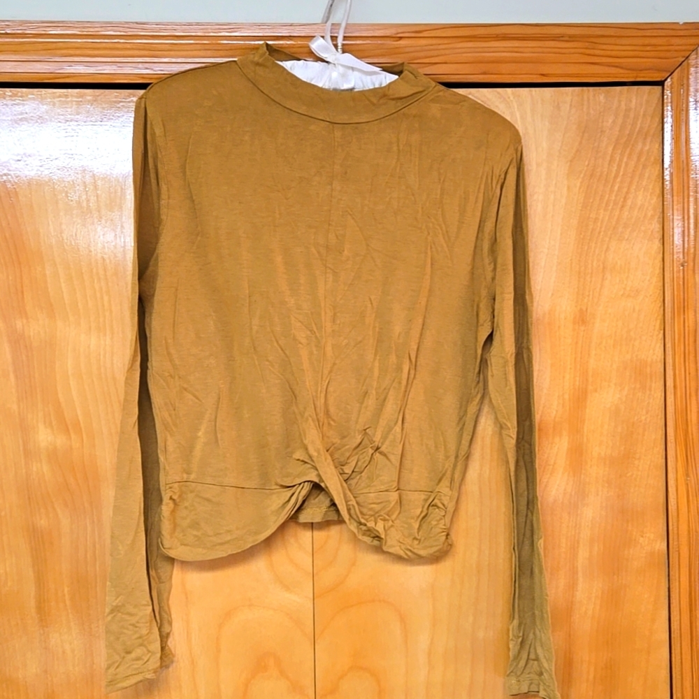 Ambiance long sleeve with knotted front size Large